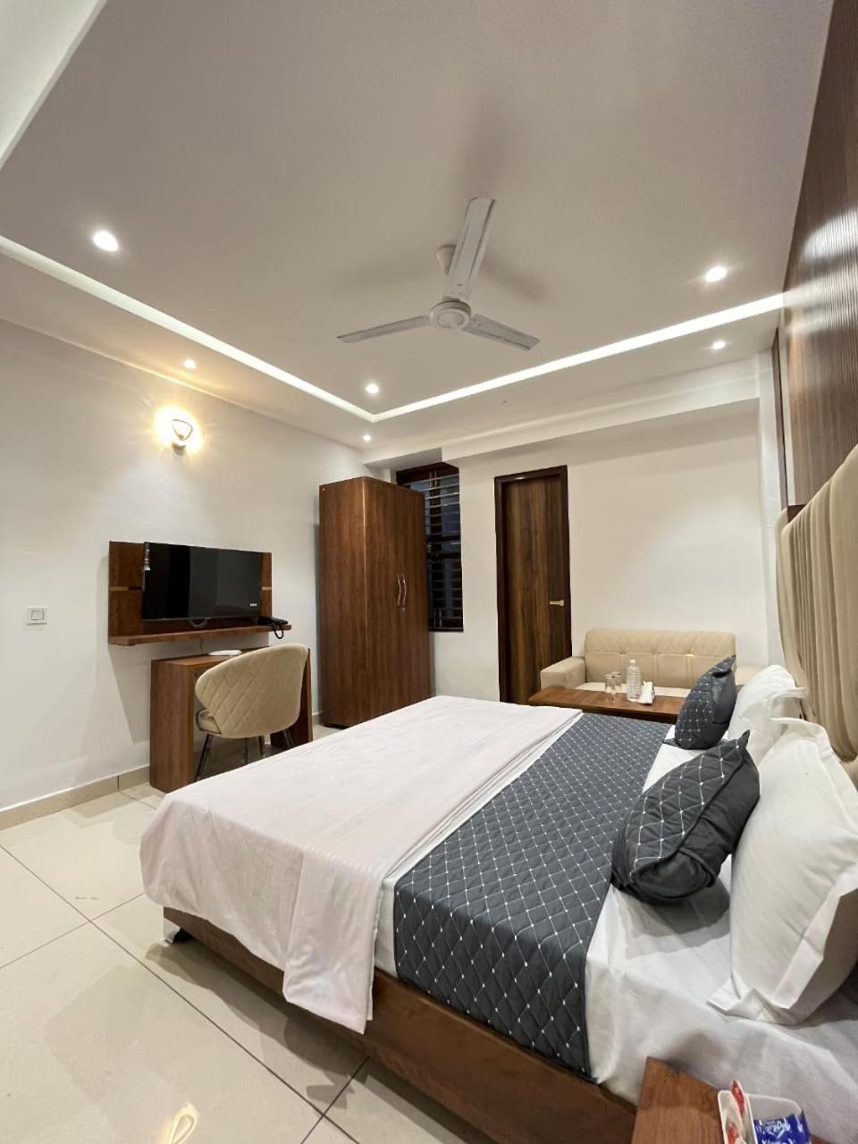 Hotel Platinum Inn Лудхиана Экстерьер фото