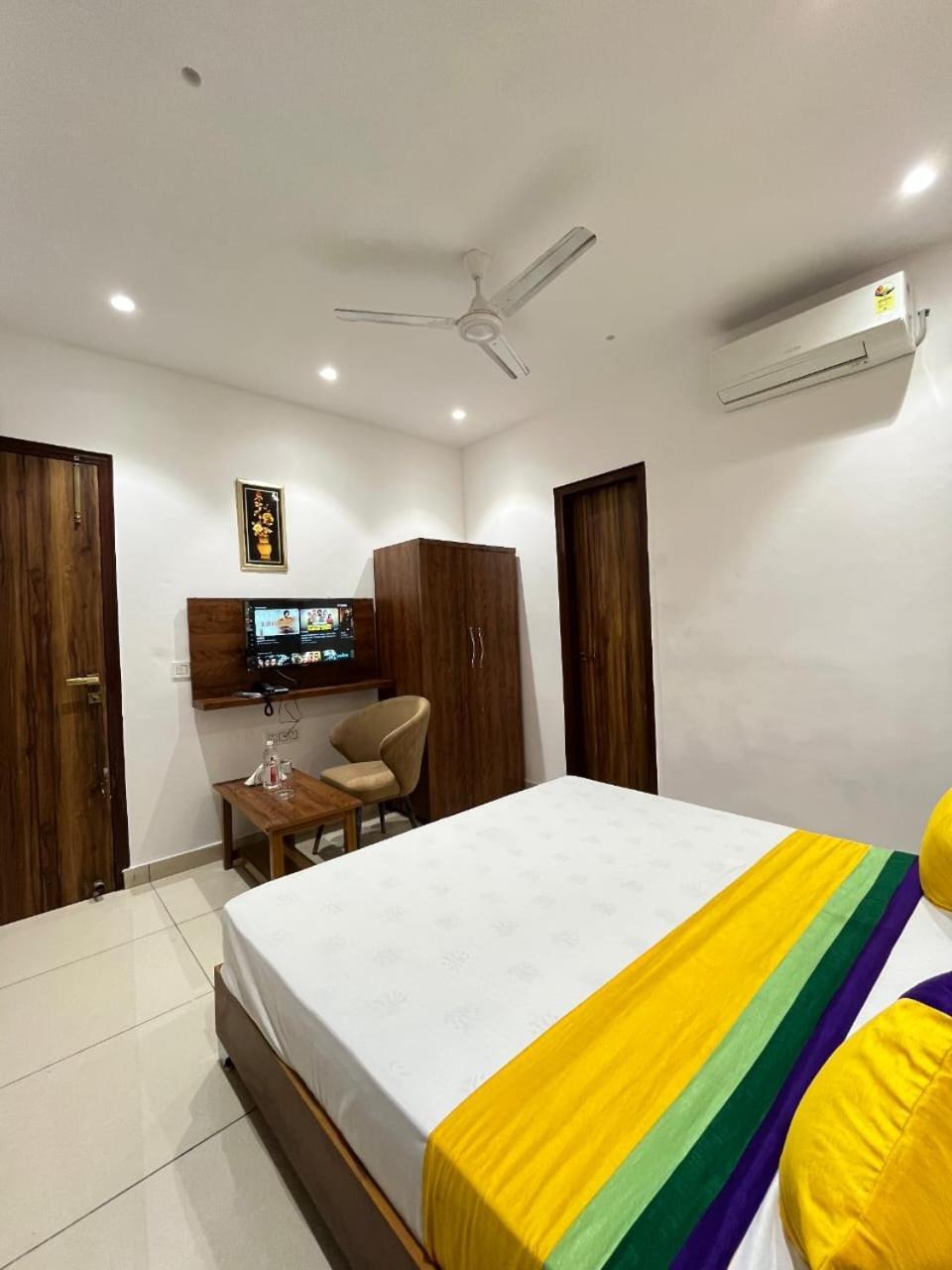 Hotel Platinum Inn Лудхиана Экстерьер фото