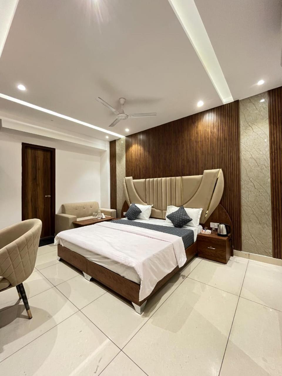 Hotel Platinum Inn Лудхиана Экстерьер фото